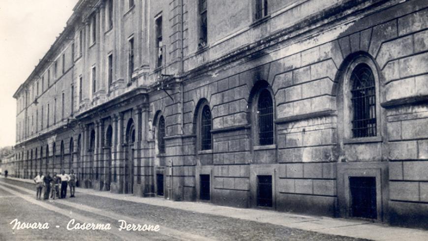 Foto storica della Caserma Perrone